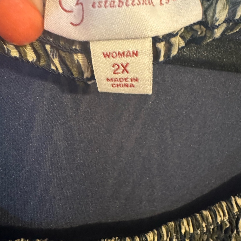 NAVY/TAN PRINT TOP w/SLEEVE DETAIL   PLUS: 2X    #W - Picture 12 of 12